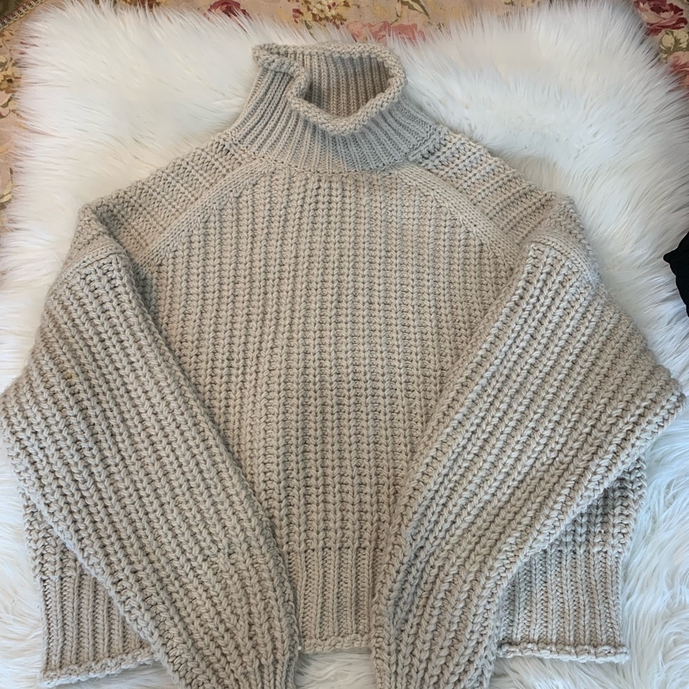 Women’s HM Oversized Cream Sweater Size L